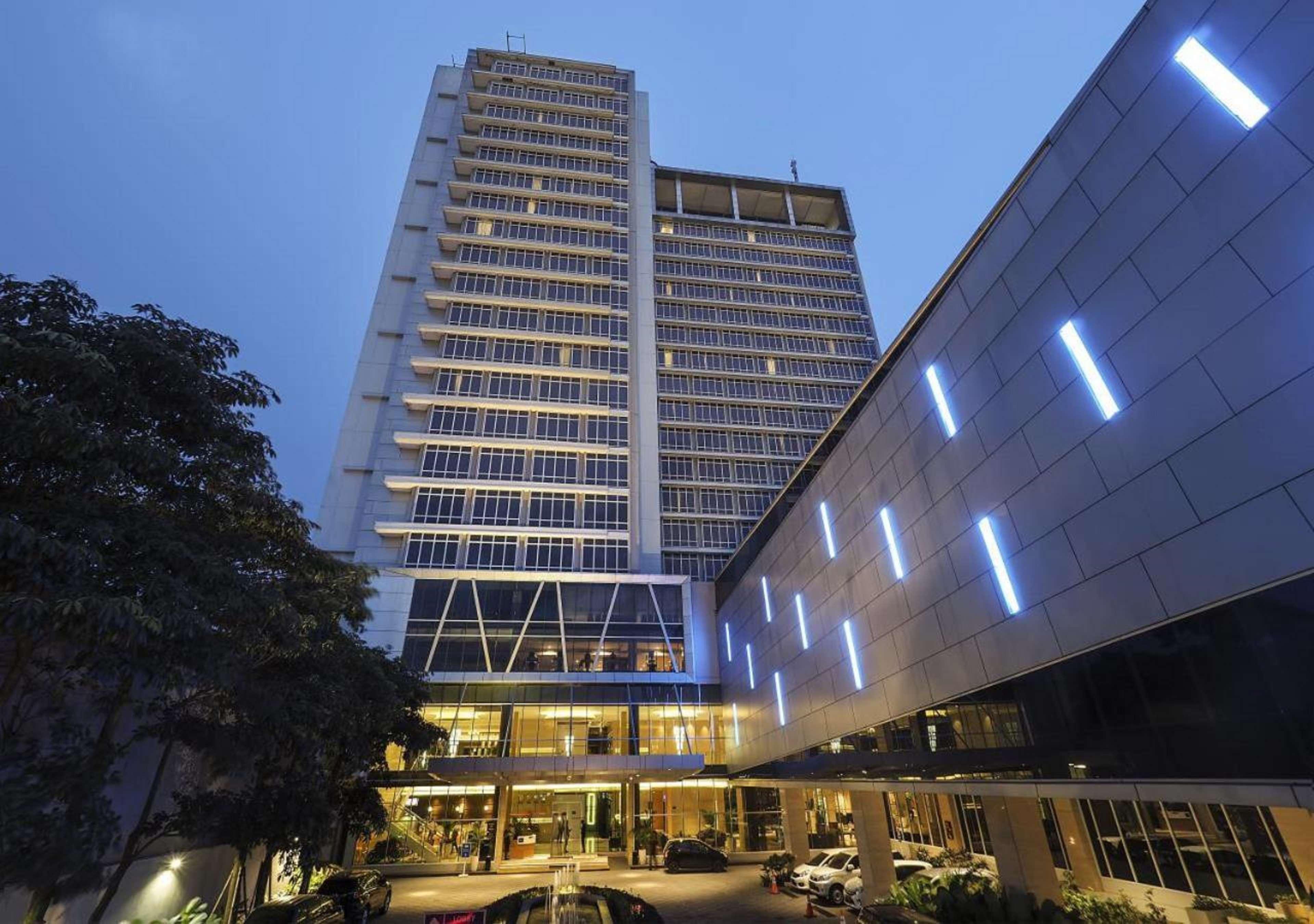 Grand Mercure Solo Baru מראה חיצוני תמונה
